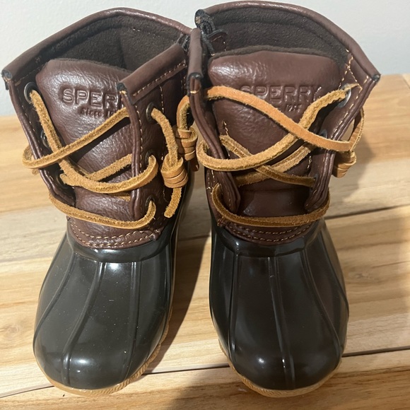 Sperry Saltwater Duck Boot. brown with brown toe with side-zip. Size 7 - Picture 1 of 4